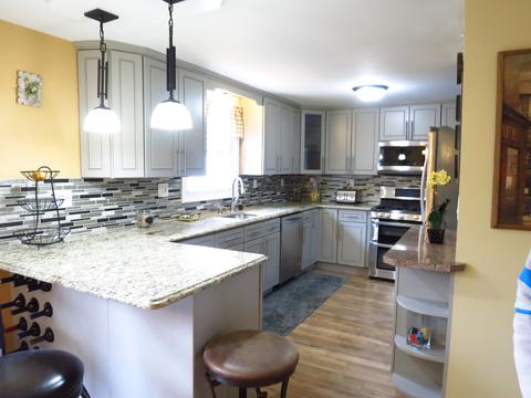 8809 Robin Dr, Des Plaines, IL 60016 photo 9