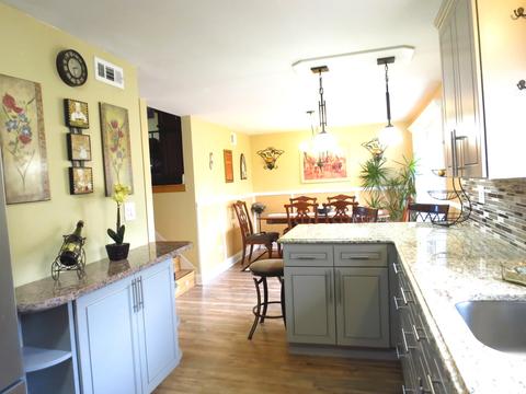 8809 Robin Dr, Des Plaines, IL 60016 photo 12