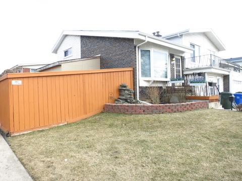 8809 Robin Dr, Des Plaines, IL 60016 photo 3