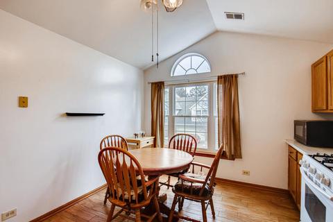 1729 Fairfax Cir #B2, Bartlett, IL 60103 photo 4