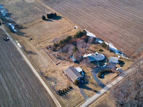 8415 Norris Ln, Capron, IL 61012 photo 1