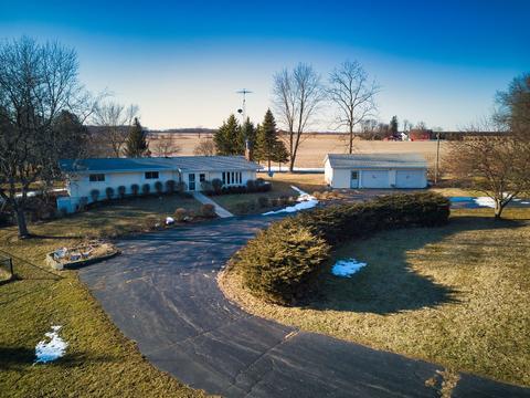 8415 Norris Ln, Capron, IL 61012 photo 2
