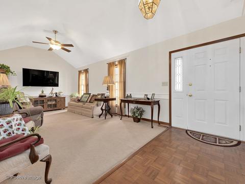 835 Faith Ln, Bartlett, IL 60103 photo 3