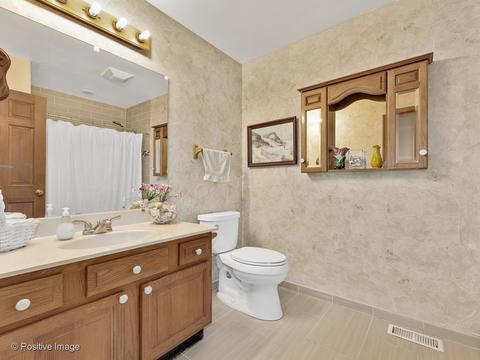 835 Faith Ln, Bartlett, IL 60103 photo 12