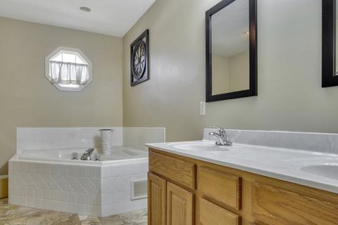 1100 Kings Mill Rd, Normal, IL 61761 photo 20
