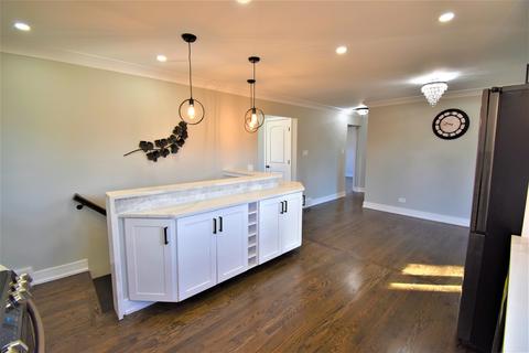 135 Iris Rd, Darien, IL 60561 photo 8