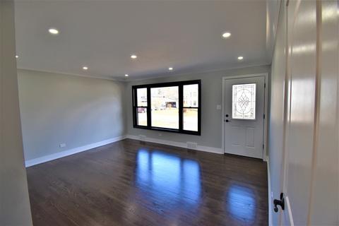 135 Iris Rd, Darien, IL 60561 photo 4