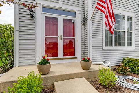 2630 Constitution Dr, Lindenhurst, IL 60046 photo 2