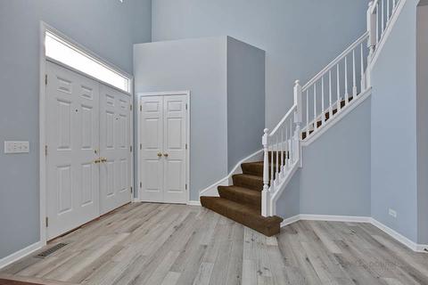 2630 Constitution Dr, Lindenhurst, IL 60046 photo 3
