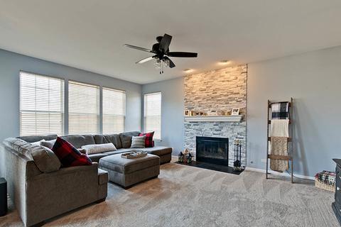 2630 Constitution Dr, Lindenhurst, IL 60046 photo 9