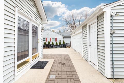 3605 Bluebird Ln, Rolling Meadows, IL 60008 photo 4