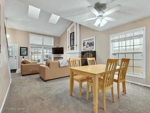 4650 N Sapphire Dr N, Hoffman Estates, IL 60192 photo 5