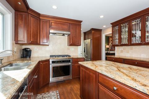 2031 Burnham Pl, Wheaton, IL 60189 photo 4