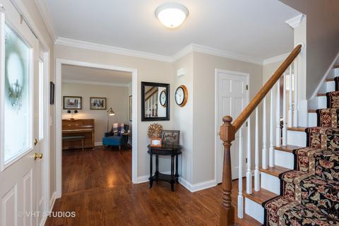 2031 Burnham Pl, Wheaton, IL 60189 photo 2