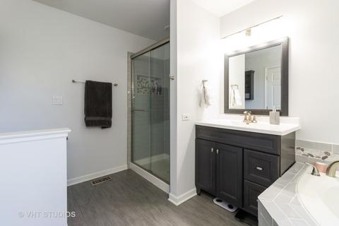 970 Old Oak Cir, Algonquin, IL 60102 photo 11