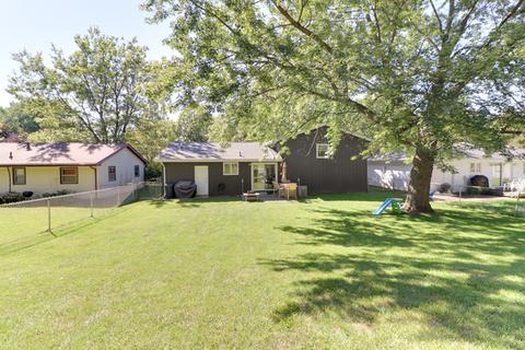 112 Greenleaf Dr, Bloomington, IL 61704 photo 2