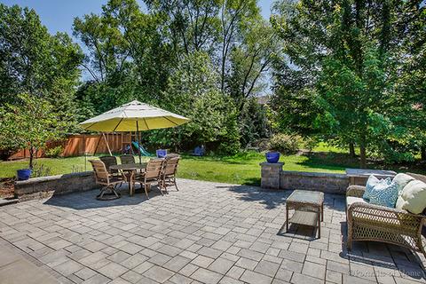 2244 Park View Ct, Wheaton, IL 60189 photo 2
