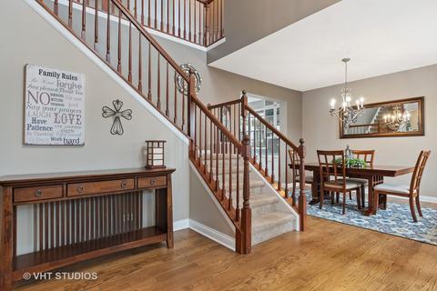2884 Rourke Dr, Aurora, IL 60503 photo 2