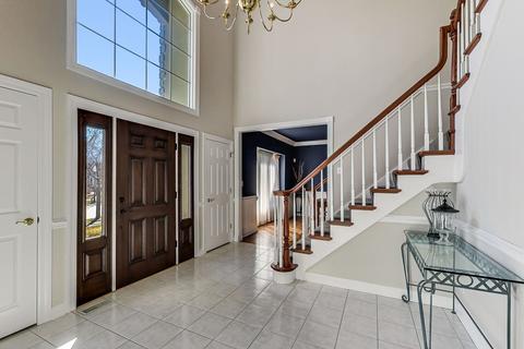 2321 Sutton Ln, Aurora, IL 60502 photo 4