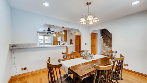 770 Suffolk Ct, Hoffman Estates, IL 60192 photo 3