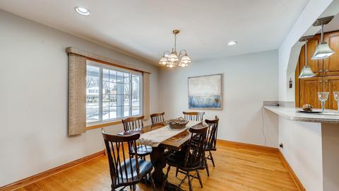 770 Suffolk Ct, Hoffman Estates, IL 60192 photo 2