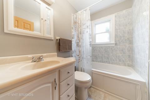 305 Glendale Ln, Hoffman Estates, IL 60169 photo 13