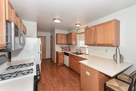 5809 Emerald Pointe Dr, Plainfield, IL 60586 photo 9