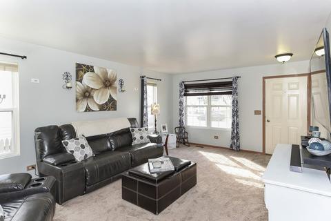 5809 Emerald Pointe Dr, Plainfield, IL 60586 photo 2