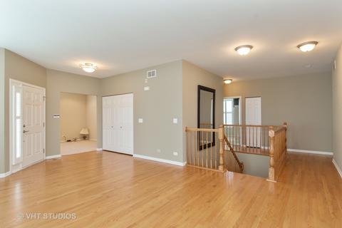 1256 York Ct, Aurora, IL 60502 photo 2
