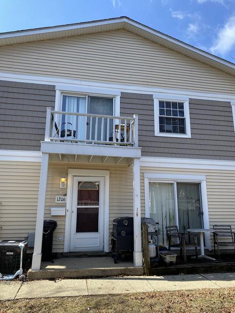 1206 Quincy Ct, Wheeling, IL 60090 photo 2