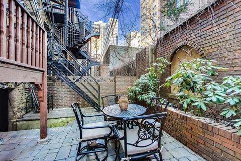 33 Elm St, Chicago, IL 60611 photo 49
