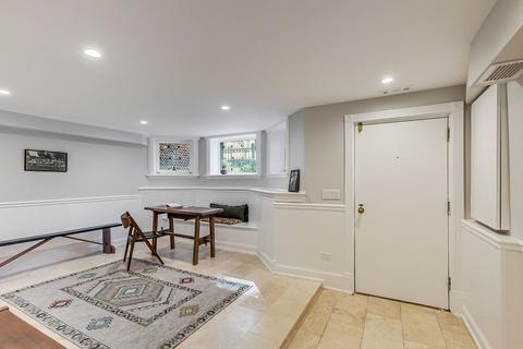 33 Elm St, Chicago, IL 60611 photo 43
