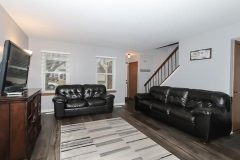 900 Perry Dr, Algonquin, IL 60102 photo 4