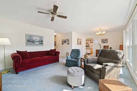 765 Cambridge Ln, Hoffman Estates, IL 60169 photo 3