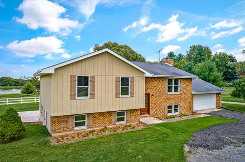 1908 Menge Rd, Marengo, IL 60152 photo 2