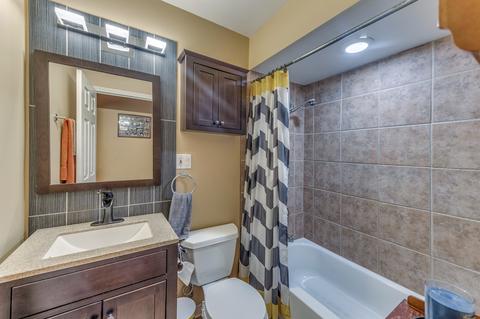 740 Timothy Ln, Des Plaines, IL 60016 photo 15