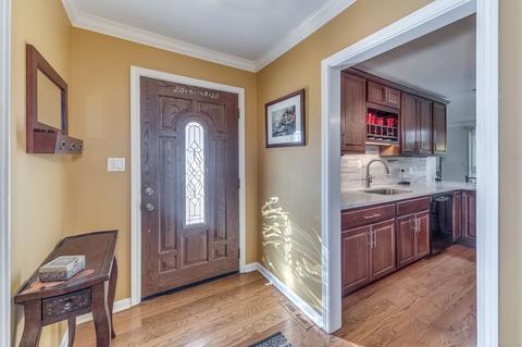 740 Timothy Ln, Des Plaines, IL 60016 photo 2