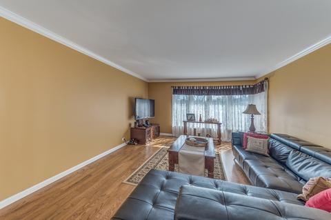 740 Timothy Ln, Des Plaines, IL 60016 photo 4