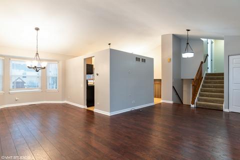 1950 Gleneagle Cir, Elgin, IL 60123 photo 3