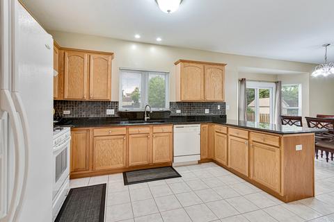145 Hearthstone Dr, Bartlett, IL 60103 photo 7