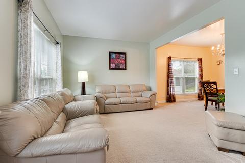 145 Hearthstone Dr, Bartlett, IL 60103 photo 3