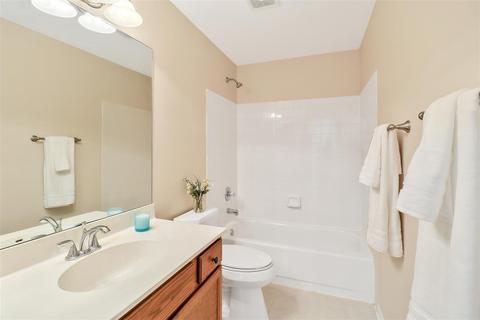 1330 Deerfield Ln, Bartlett, IL 60103 photo 22