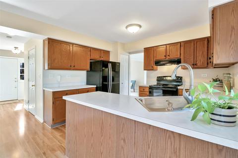 1330 Deerfield Ln, Bartlett, IL 60103 photo 6