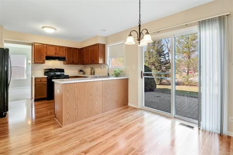 1330 Deerfield Ln, Bartlett, IL 60103 photo 5