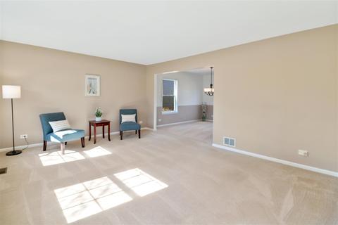 1330 Deerfield Ln, Bartlett, IL 60103 photo 3