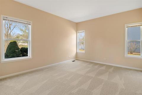 1330 Deerfield Ln, Bartlett, IL 60103 photo 11