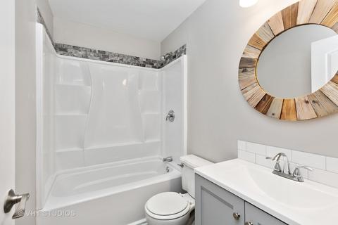 41 Devonshire Cir, Elgin, IL 60123 photo 7