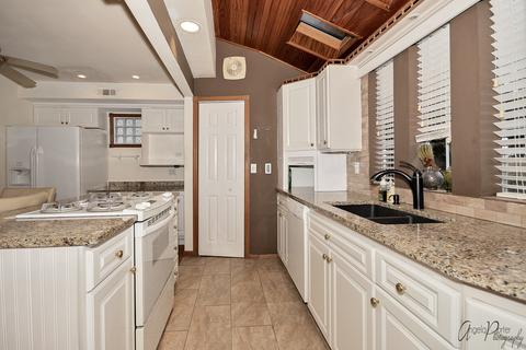 605 S Emerald Dr, Mchenry, IL 60051 photo 9