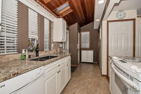 605 S Emerald Dr, Mchenry, IL 60051 photo 8