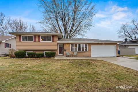 1966 Robert St, Aurora, IL 60506 photo 1